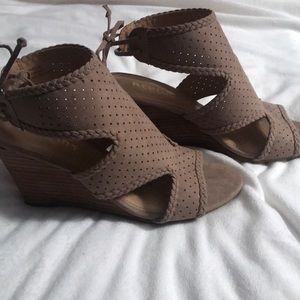 Tan Wedges